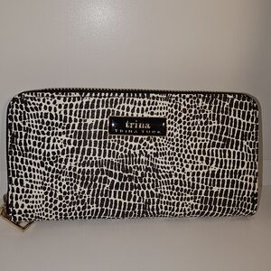 Trina Turk Brown Black and White Long Zip Wallet EUC